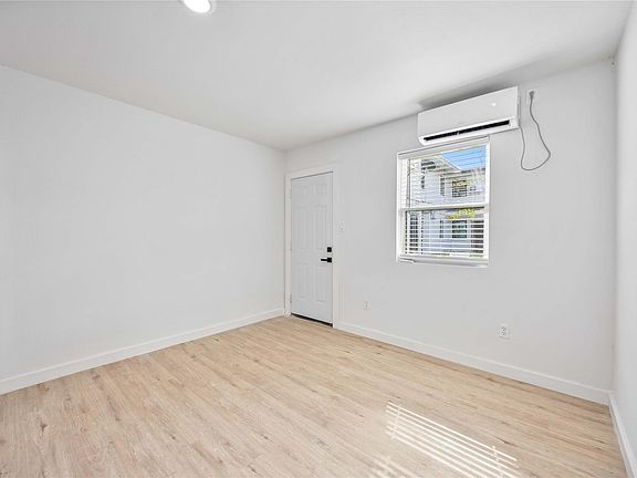 3rd image of 6811 Del Rio St #26