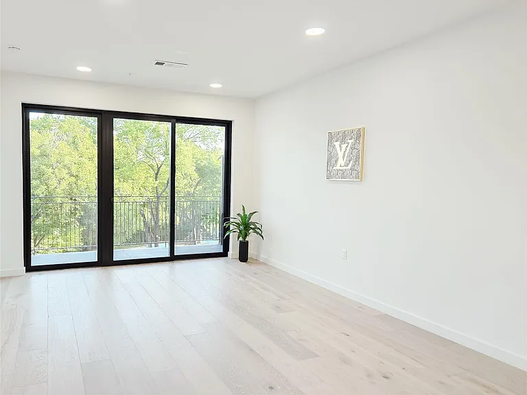 2209 S 1st St #323 — Photo 4