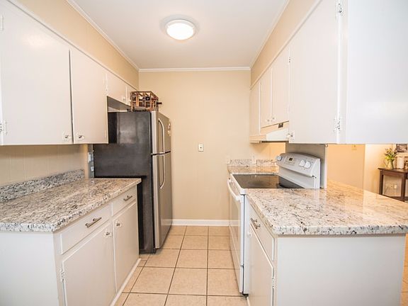 4th image of 212 Leonie St