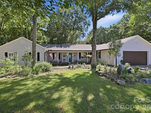 205 Dornoch Dr, Matthews, NC 28104