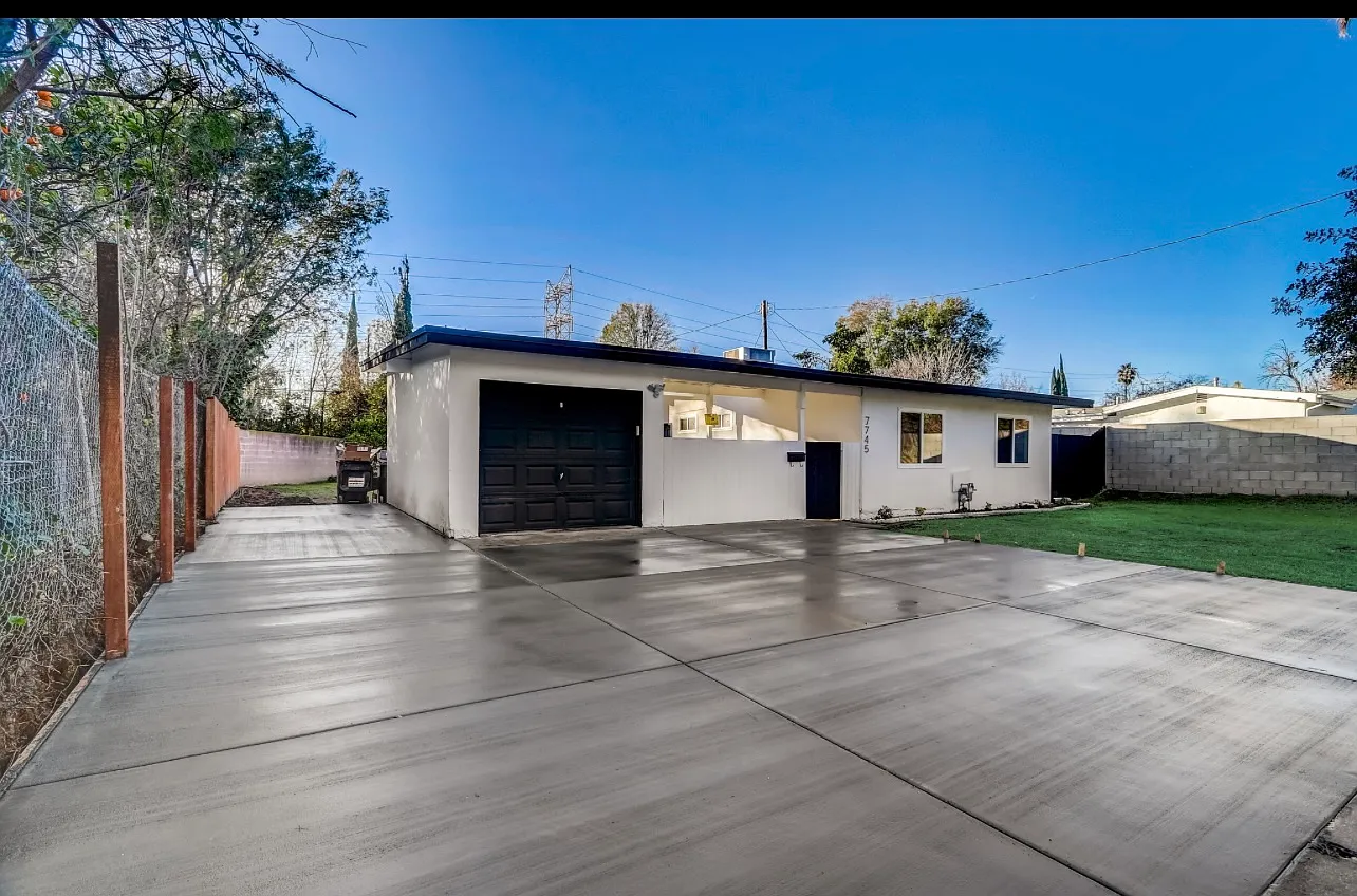 3 bed, $8,500 — Photo 1