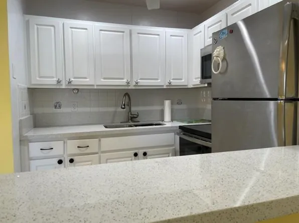 2960 Lake Osborne Dr APT 107, Lake Worth, FL 33461