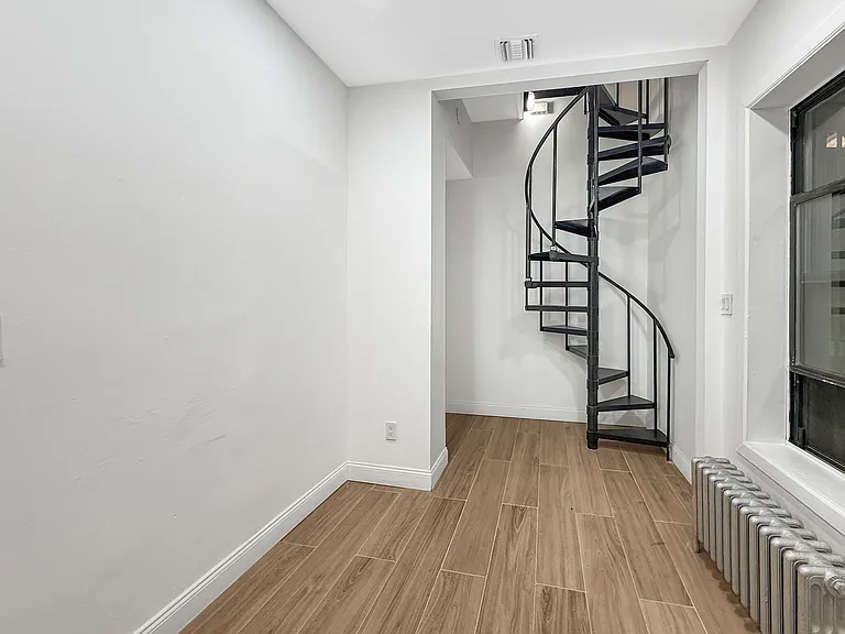 25 Church Ave #2B — Photo 6