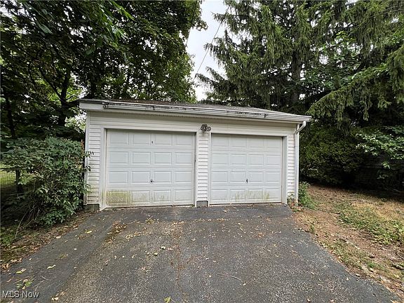 3rd image of 2646 Milton Rd