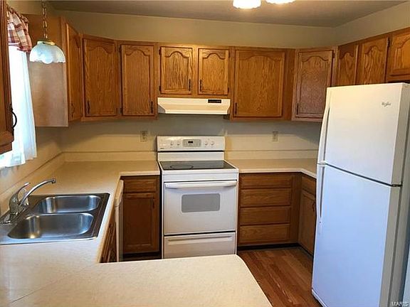 4th image of 406 Saint Anthony Dr