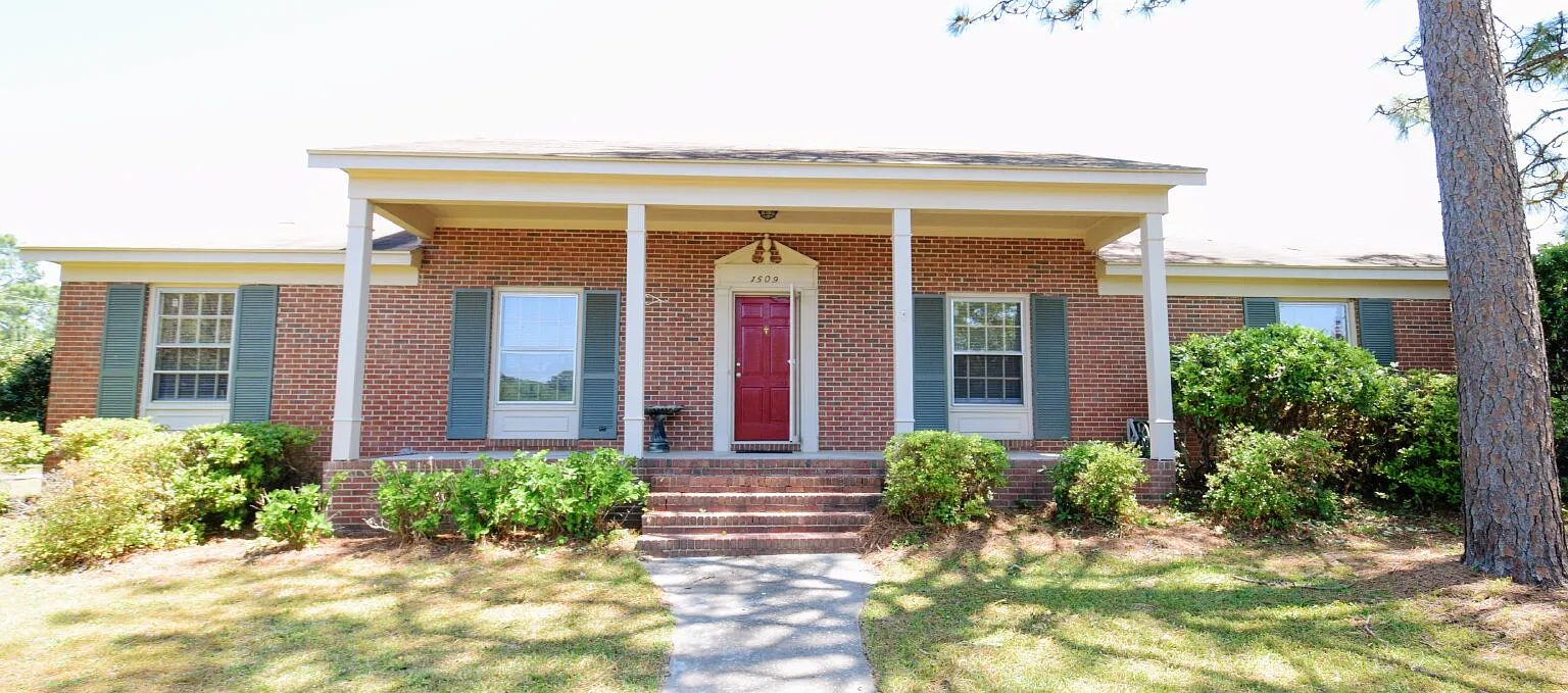 4 bed, 2.0 bath, 1844 sqft, $1,750 — Photo 1