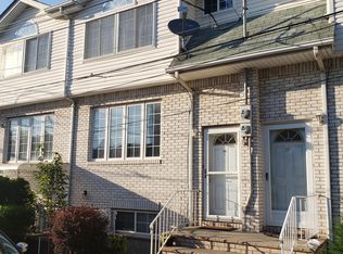 19 Windmill Ct, Staten Island, NY 10306