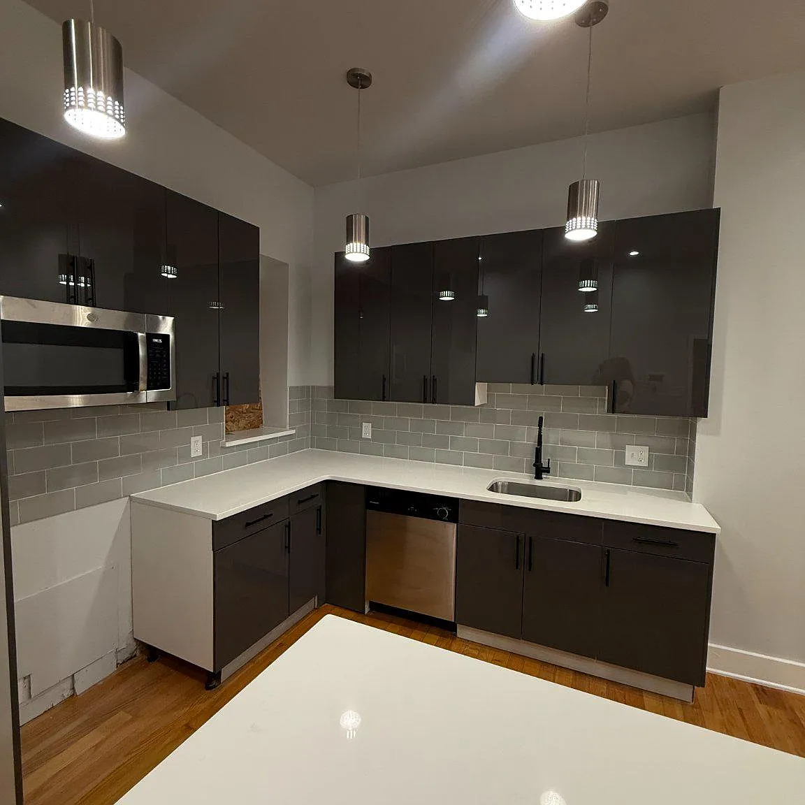 2 bed, 2.0 bath, 1083 sqft, $2,400 — Photo 2