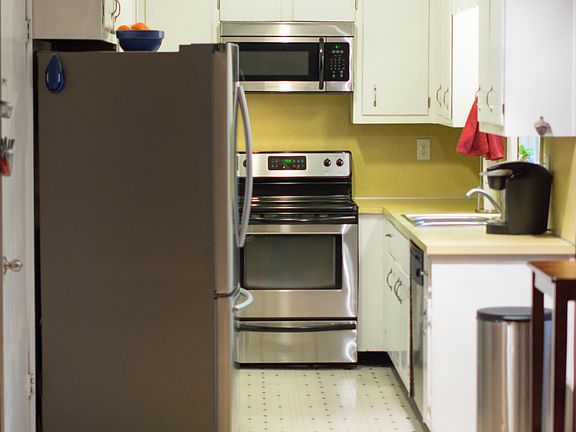 3rd image of 3219 Wakefield St