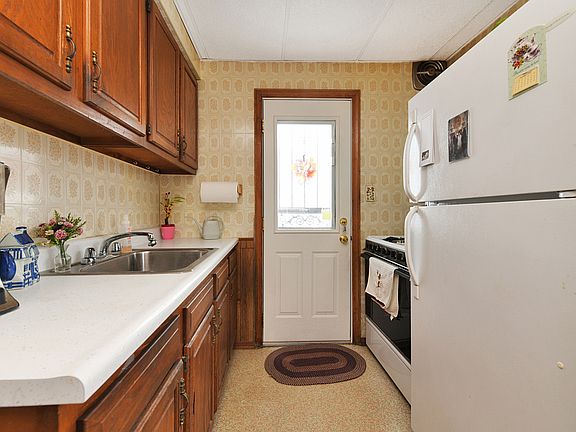 5th image of 49-44 168th St