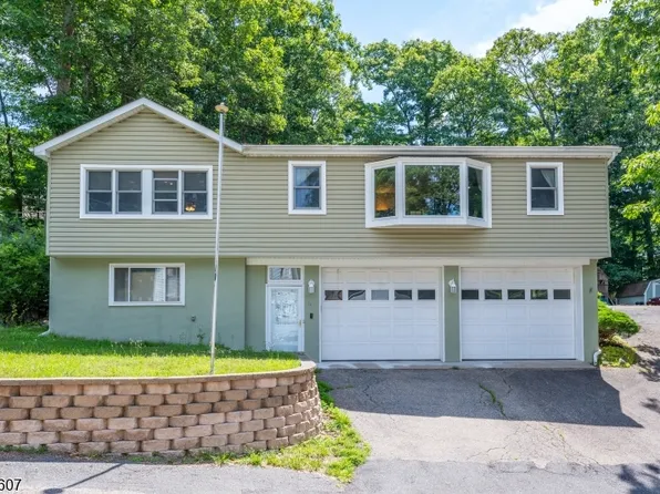 335 Elmira Trl, Hopatcong Boro, NJ 07843