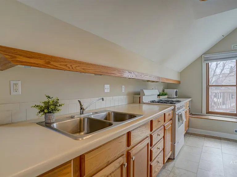I533 Jefferson St #2 — Photo 6