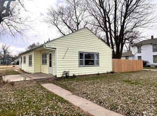 915 E St, Geneva, NE 68361