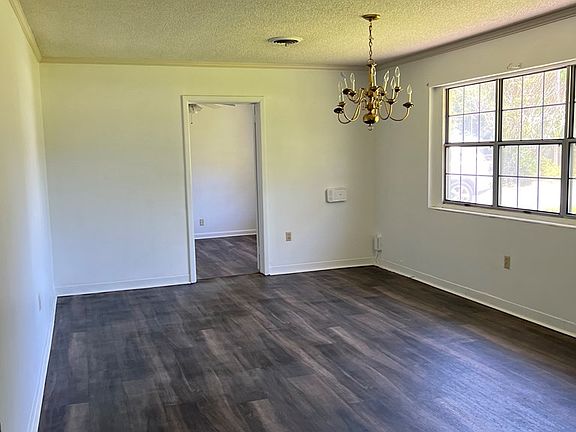 3rd image of 510 Forest Cir