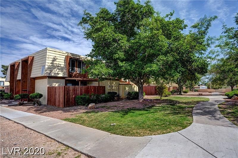 1st image of 3447 Villa Knolls South Dr