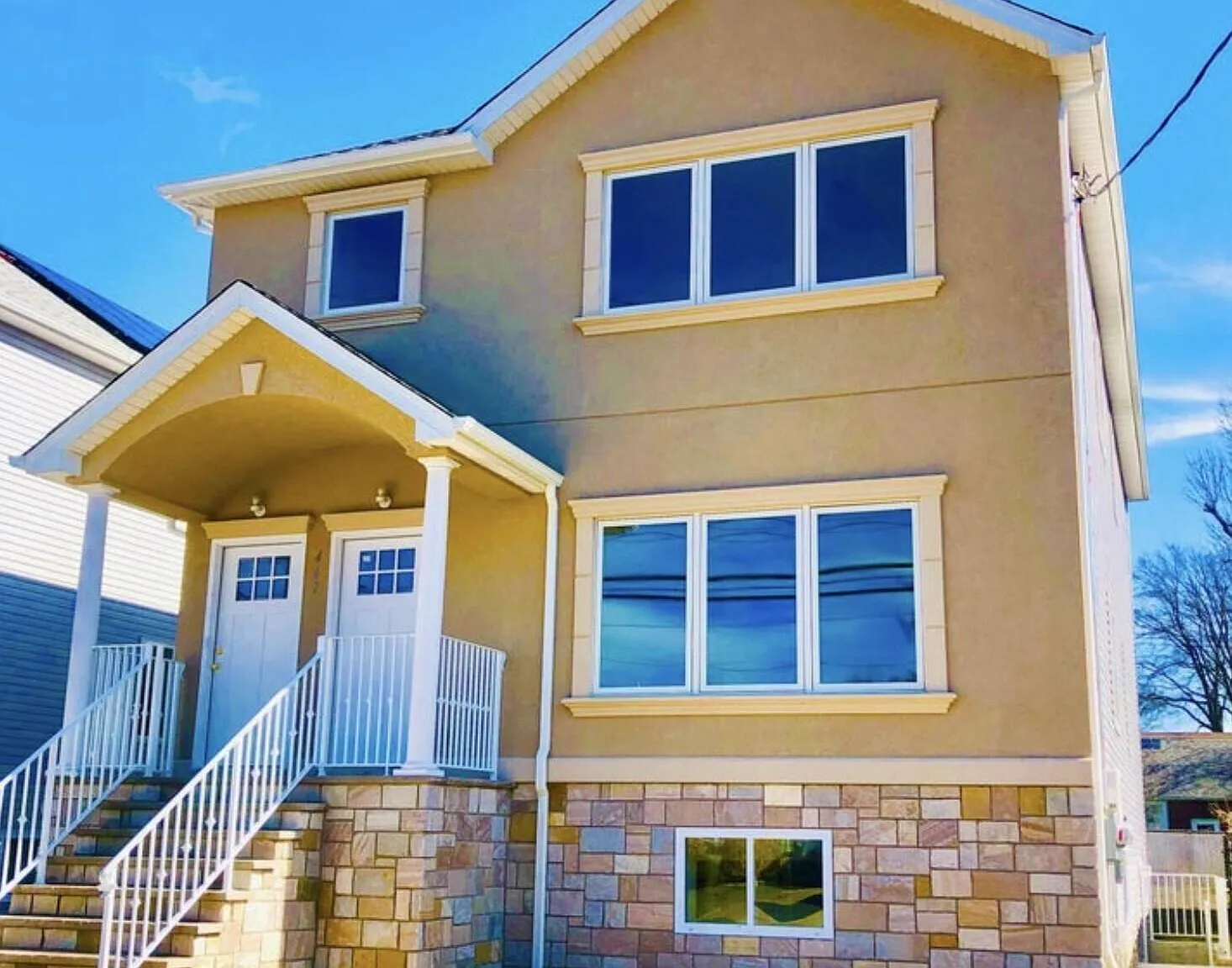 3 bed, 2.0 bath, 2592 sqft, $3,200 — Photo 1