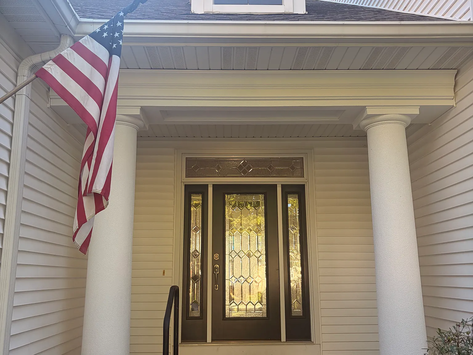 3 bed, 2.5 bath, 3824 sqft, $3,300 — Photo 3