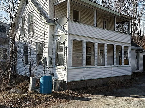 4 Spring St — exterior photo