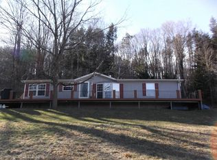 558 Huckleberry Rd, Newfoundland, PA 18445