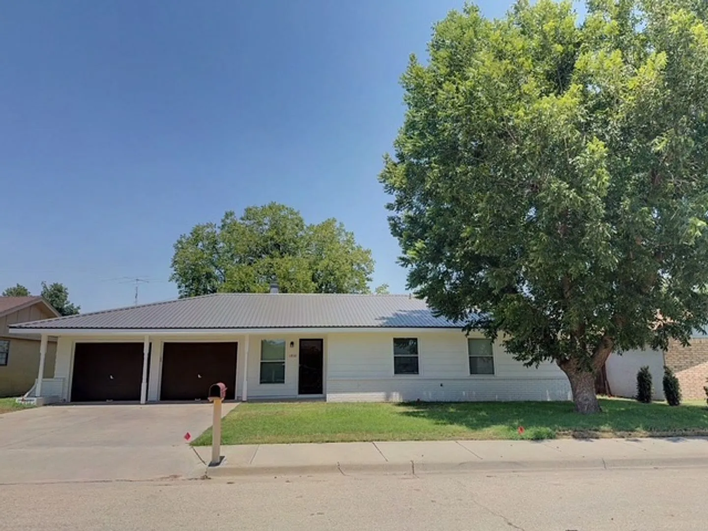 1810 W Currier Avenue — Photo 1