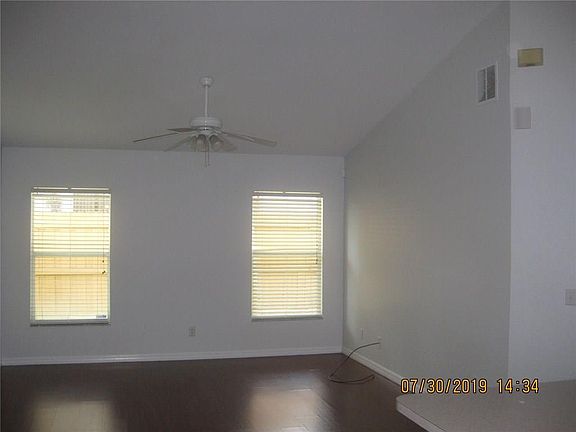 4th image of 223 13th Pl SW