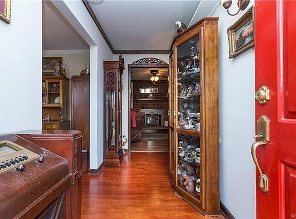 3rd image of 7261 Walnut Grove Dr