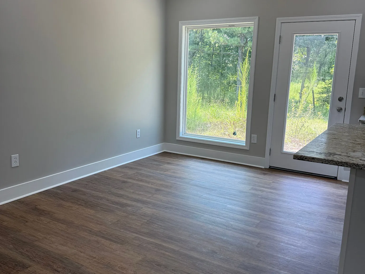3 bed, 2.0 bath, 1416 sqft, $2,300 — Photo 3