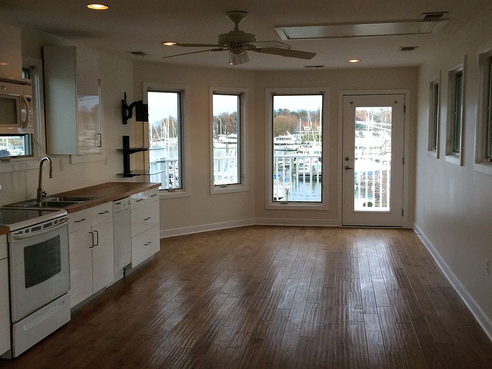 Kitchen/Living Area