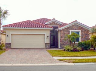 2338 Heydon Cir E, Naples, FL 34120