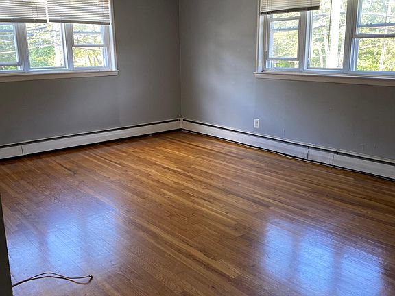 3rd image of 89 Catherine St #2