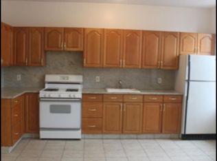 7330 71st St, Ridgewood, NY 11385