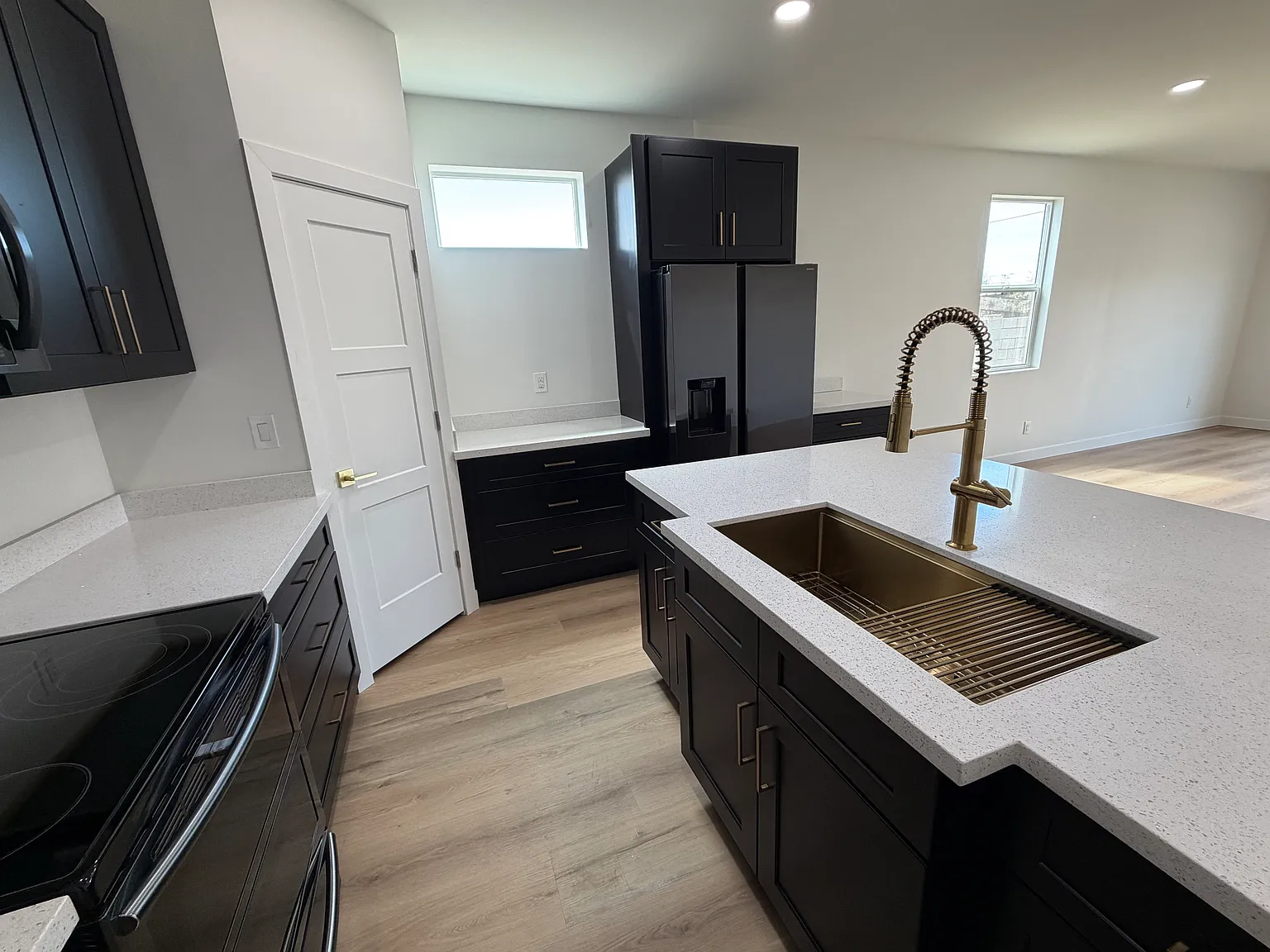 3 bed, 2.5 bath, 1920 sqft, $2,150 — Photo 3