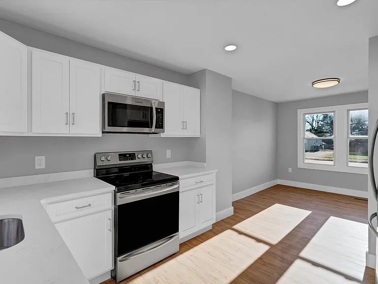 77 E Broad St — Photo 4