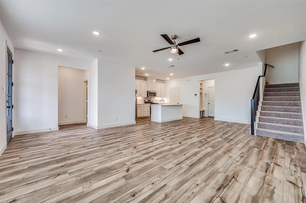 Building Photo - 8940 Samara St