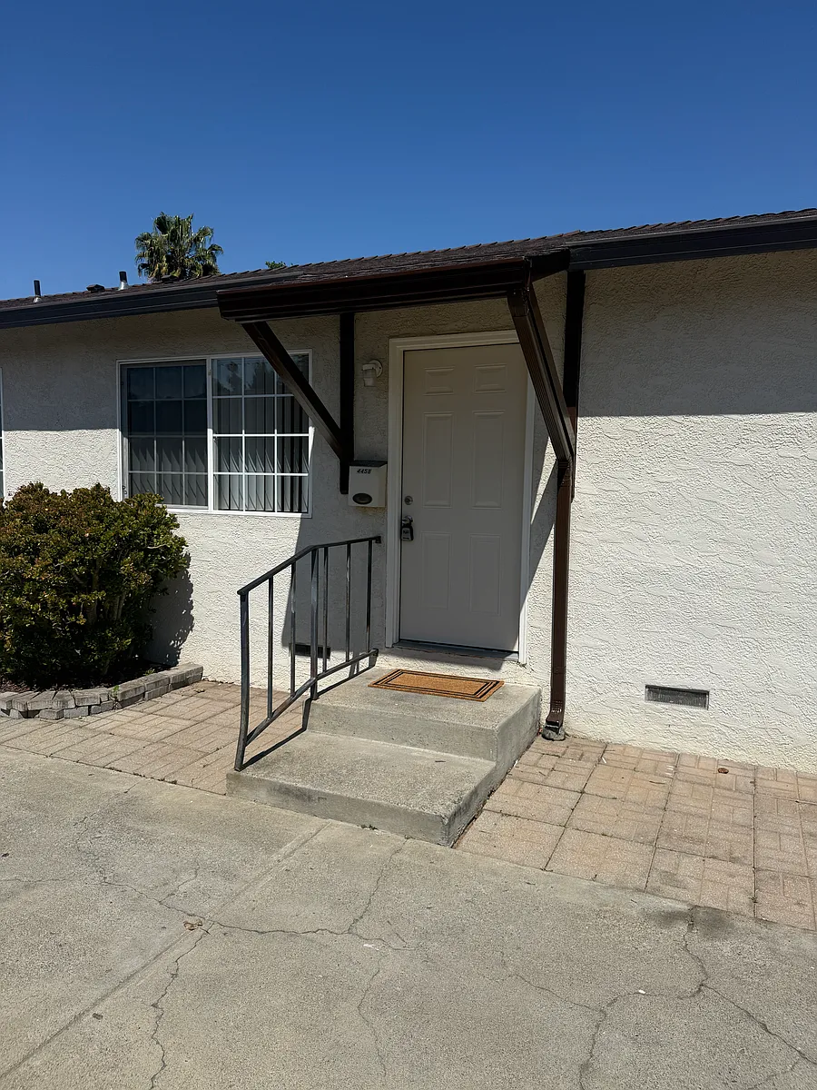 Front of Unit - 4458 Colombo Dr