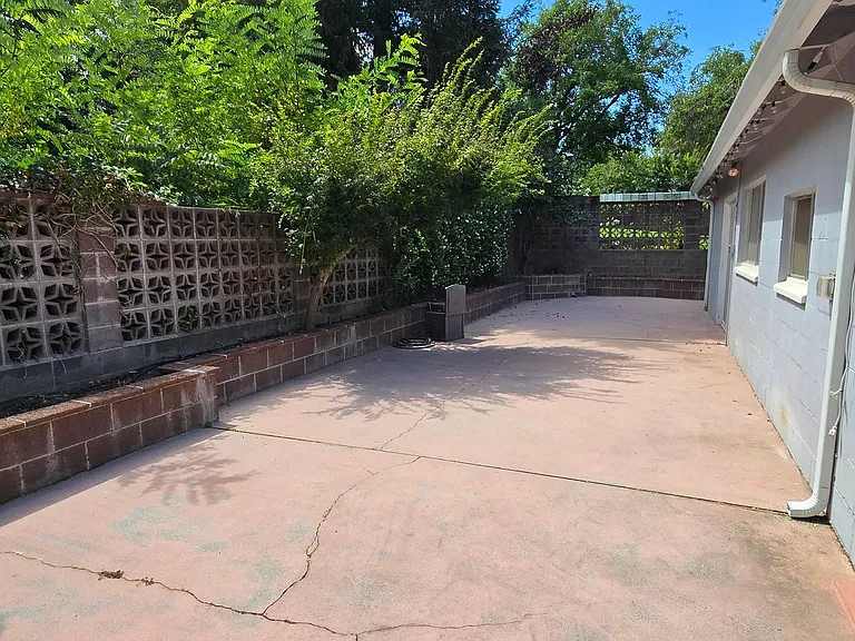 435 1/2 Zion St — Photo 2
