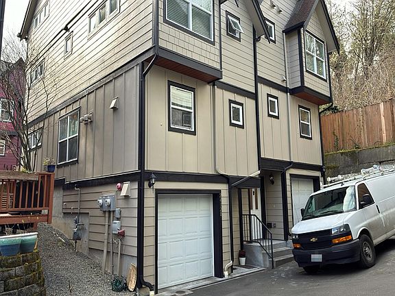 3rd image of 2432 SW Holden St APT A