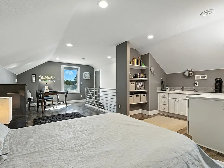 2407 E Mill Plain Blvd — Photo 28