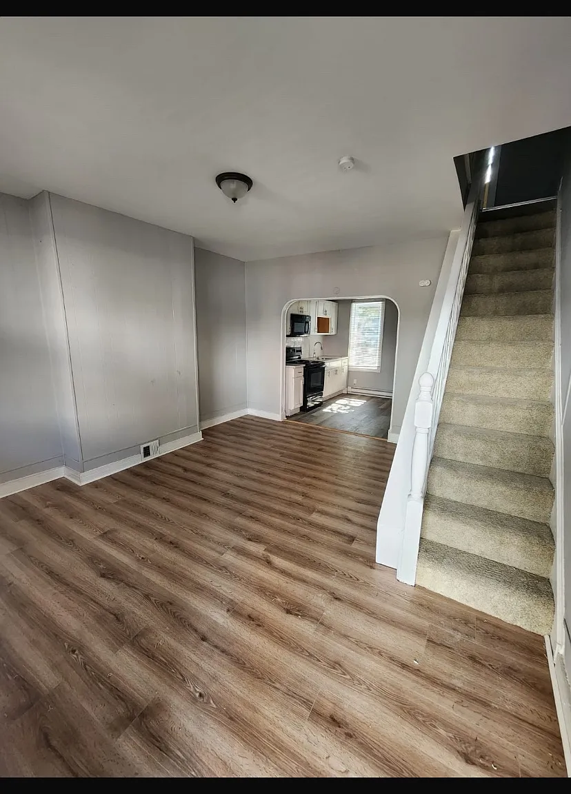 2 bed, 784 sqft, $1,200 — Photo 1