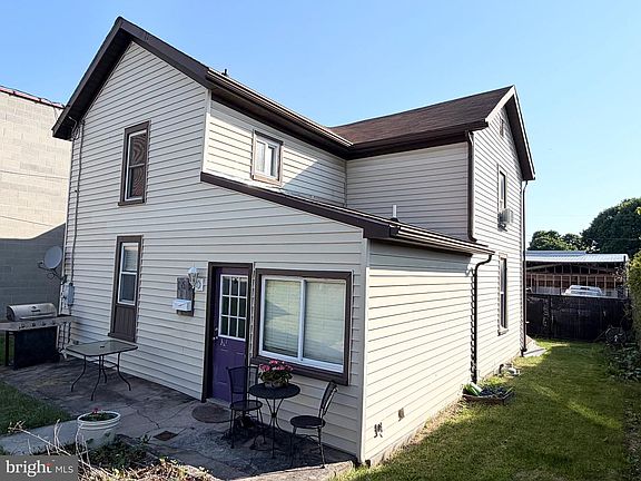 3rd image of 161 W Mechanic St