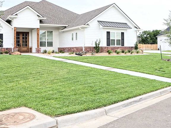 3rd image of 318 Stone Manor Dr