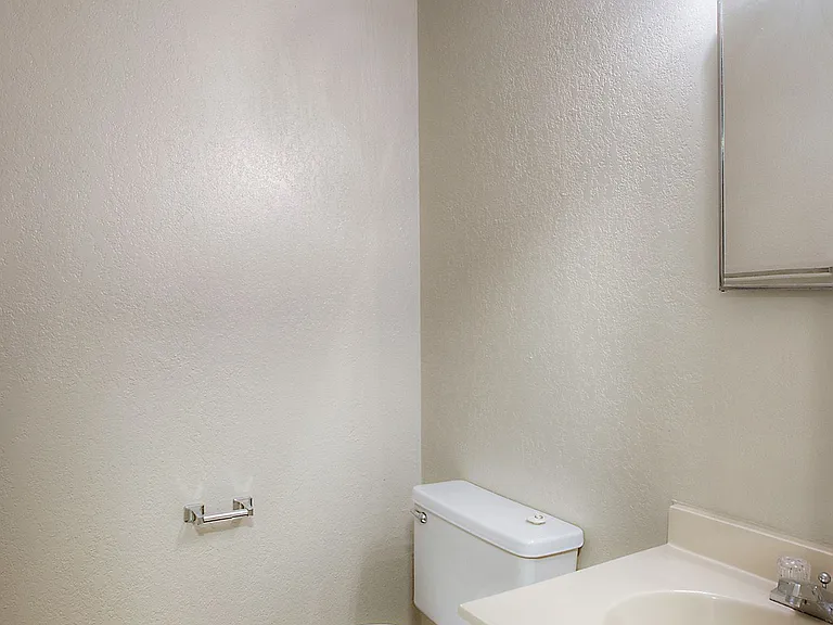 Nottingham Place Apartments — Photo 9