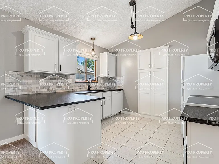 2526 10th St SW — Photo 9
