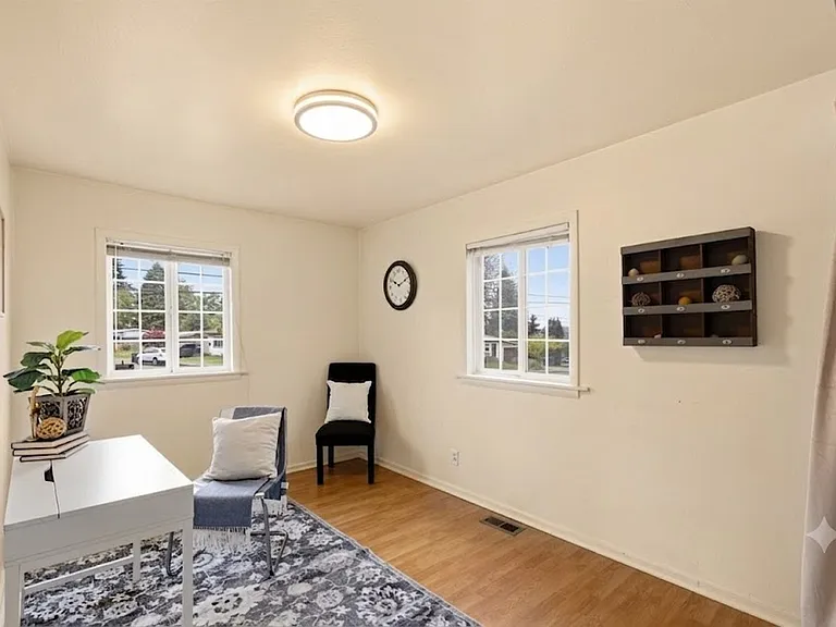 2502 NE 7th St — Photo 11