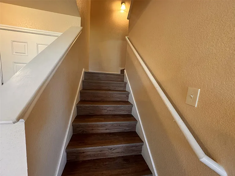 12840 Saint Mary Dr — Photo 24