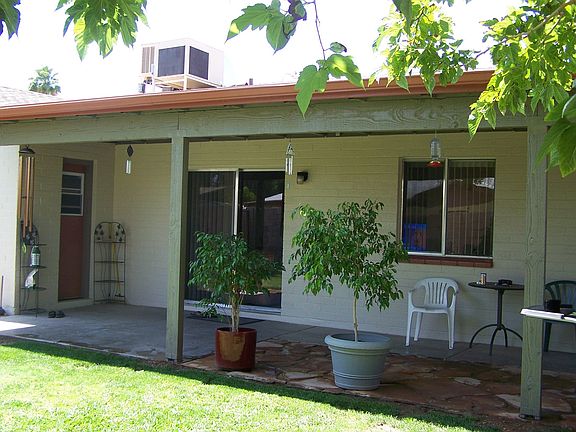 Covered Patio/Large Grassy Yard