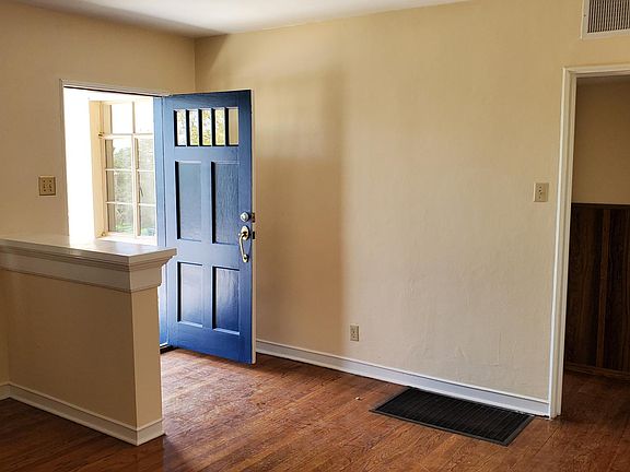 3rd image of 2525 Richmond Ave