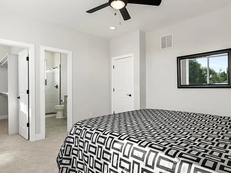2525 W Wesley Ave — Photo 14