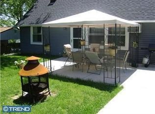 28 Hawthorne Ln, Levittown, PA