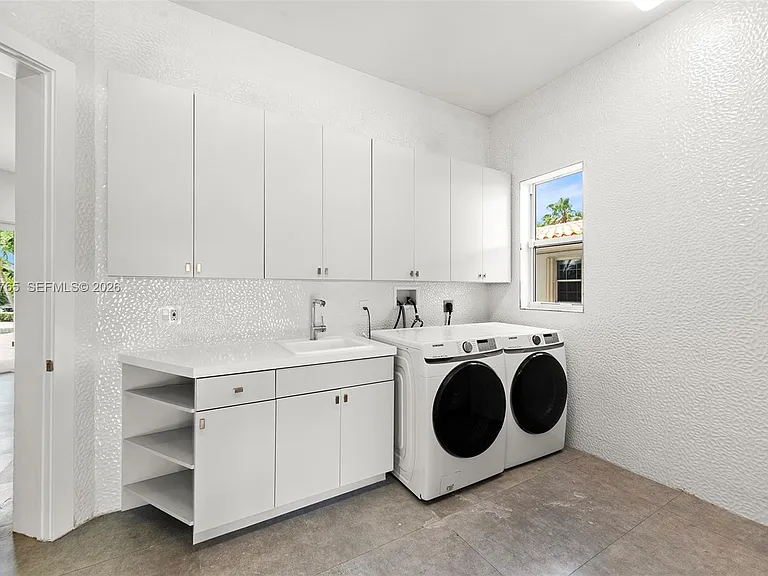552 Palm Dr — Photo 26